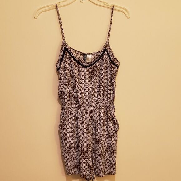 Black and White Patterned Divided Romper - Picture 1 of 6